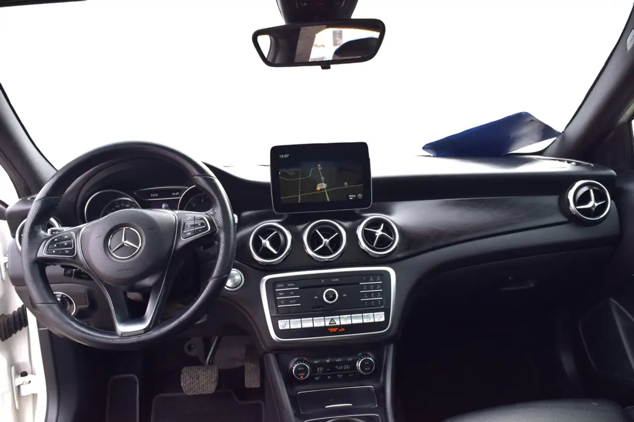 Mercedes-Benz GLA снимка Mercedes-Benz GLA