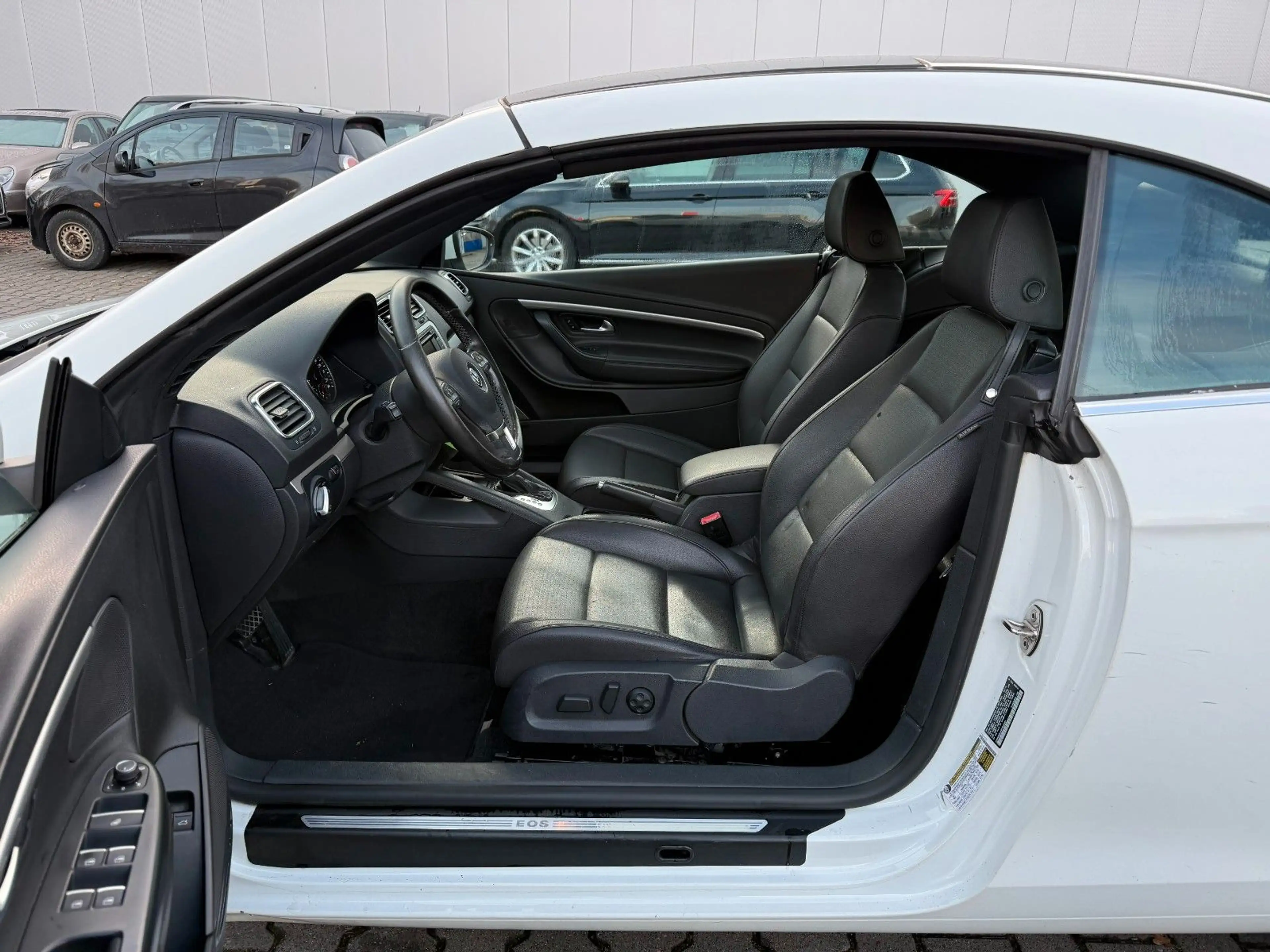 Volkswagen Eos Leder* Xenon* Navi* 2-Zonen-Klima*Leder* — photo 15