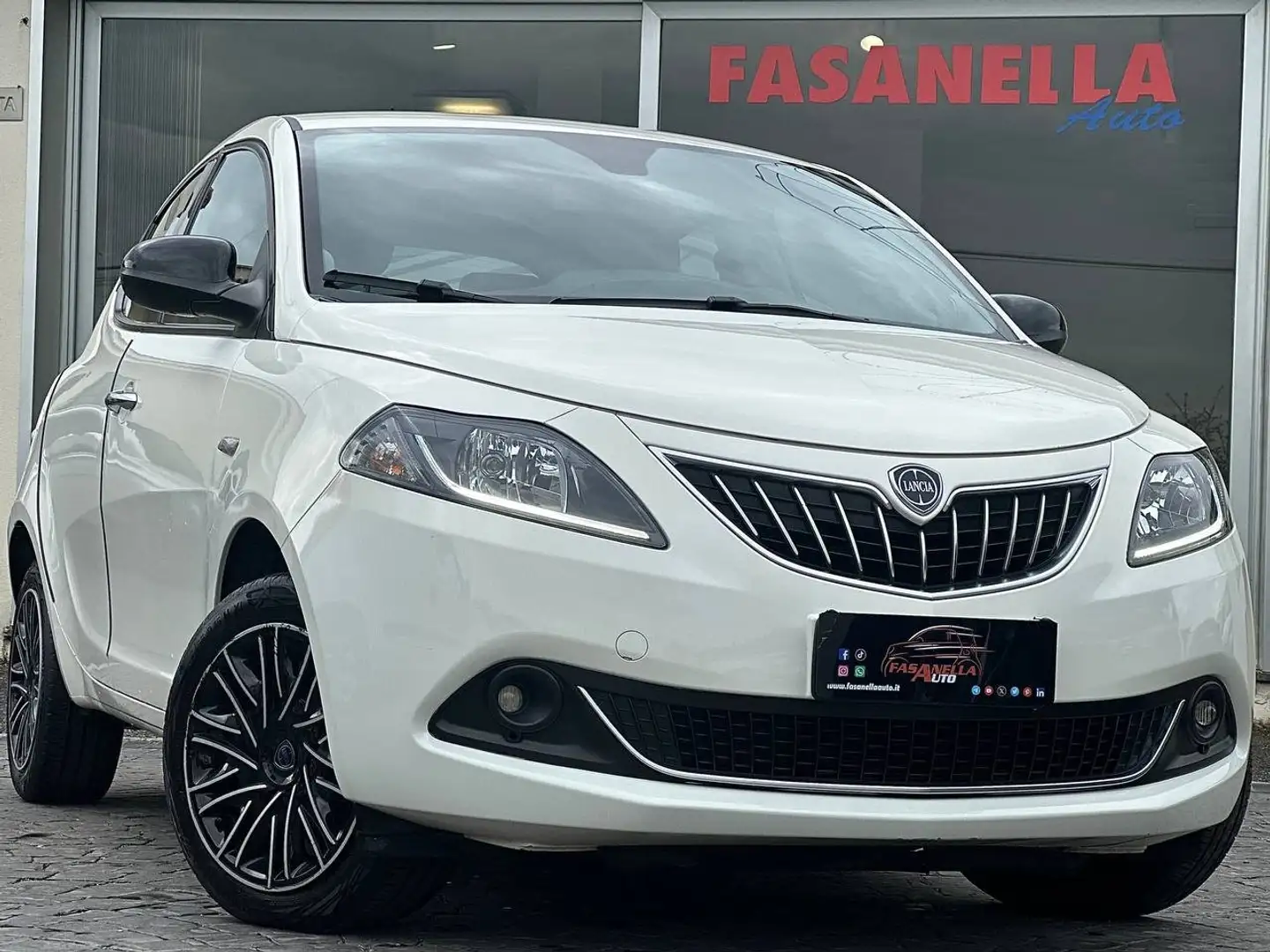 Lancia Ypsilon 1.0 FIREFLY HYBRID GOLD - NO VINCOLI FINANZIARI Blanco - 1