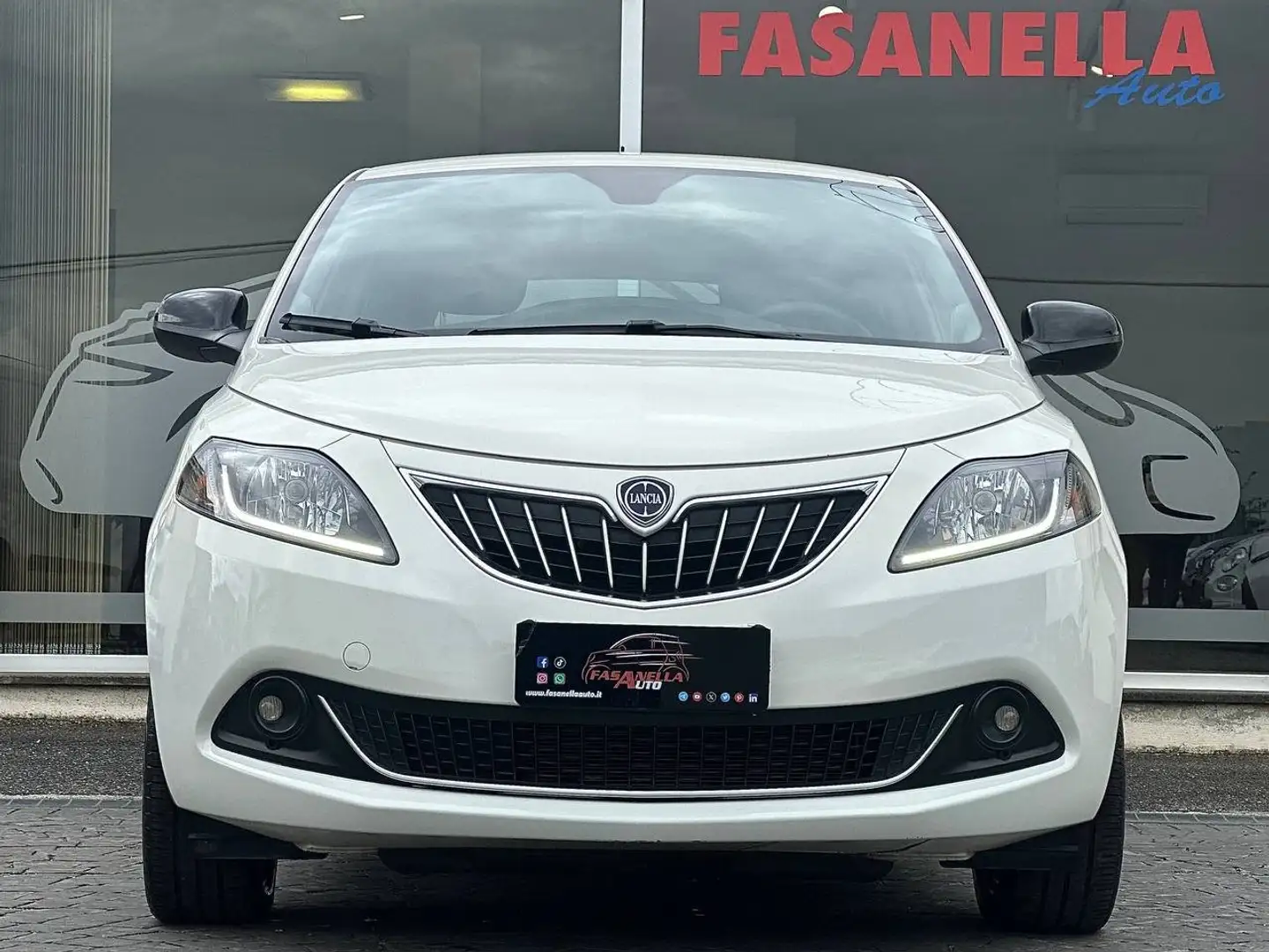 Lancia Ypsilon 1.0 FIREFLY HYBRID GOLD - NO VINCOLI FINANZIARI Blanco - 2