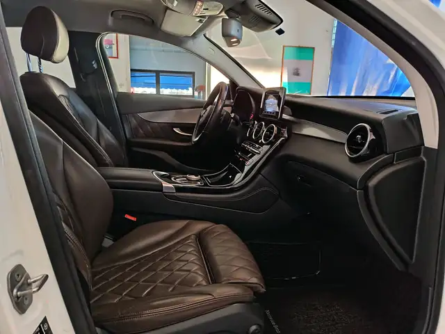 Mercedes-Benz GLC view 14