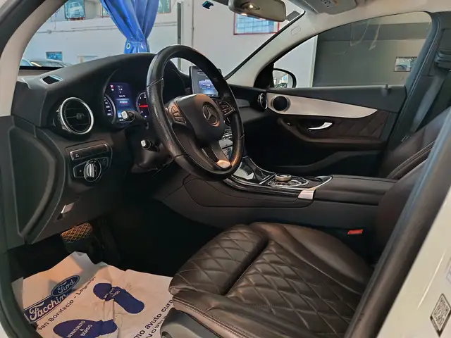 Mercedes-Benz GLC view 2