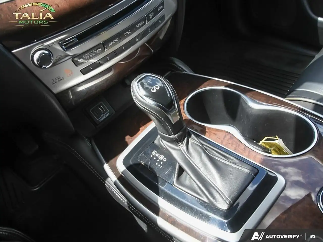 Infiniti QX60 снимка Infiniti QX60