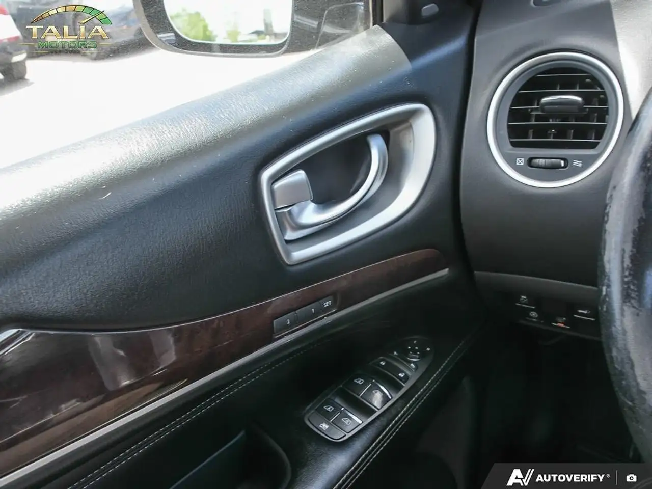 Infiniti QX60 снимка Infiniti QX60