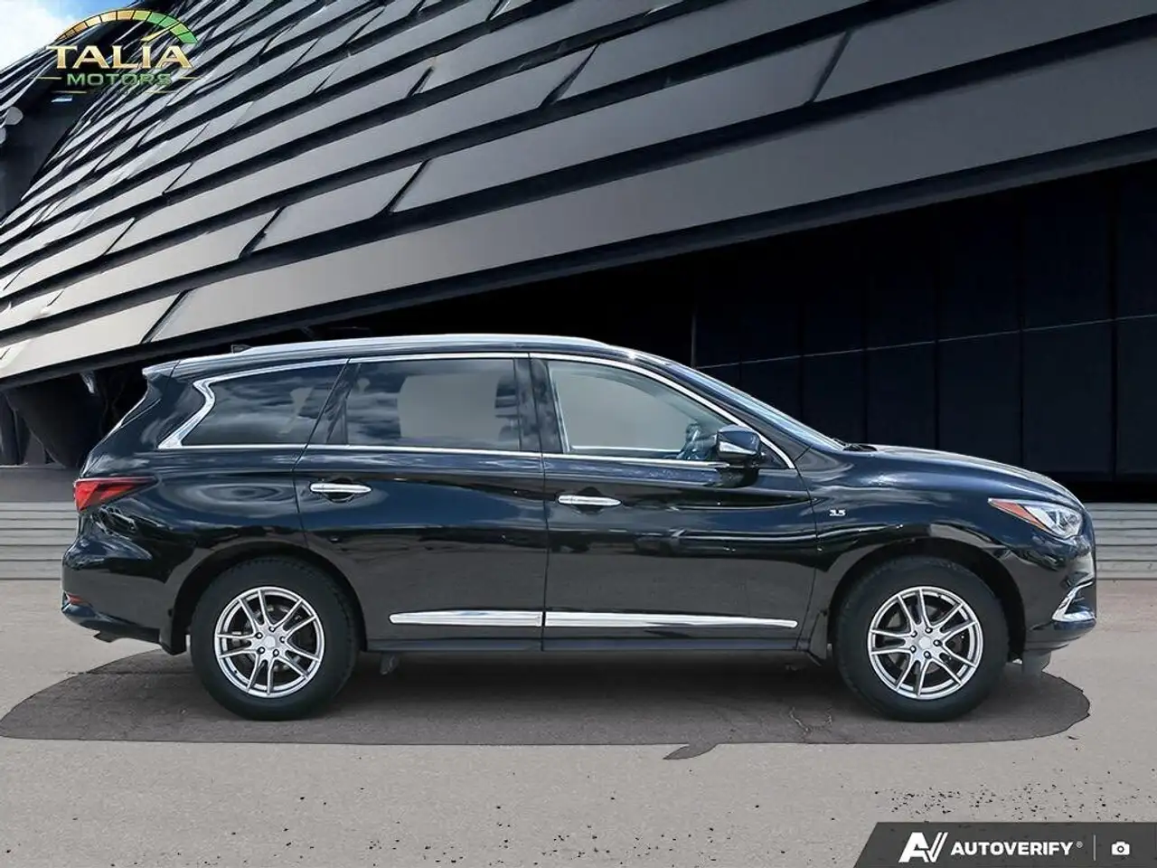 Infiniti QX60 снимка Infiniti QX60