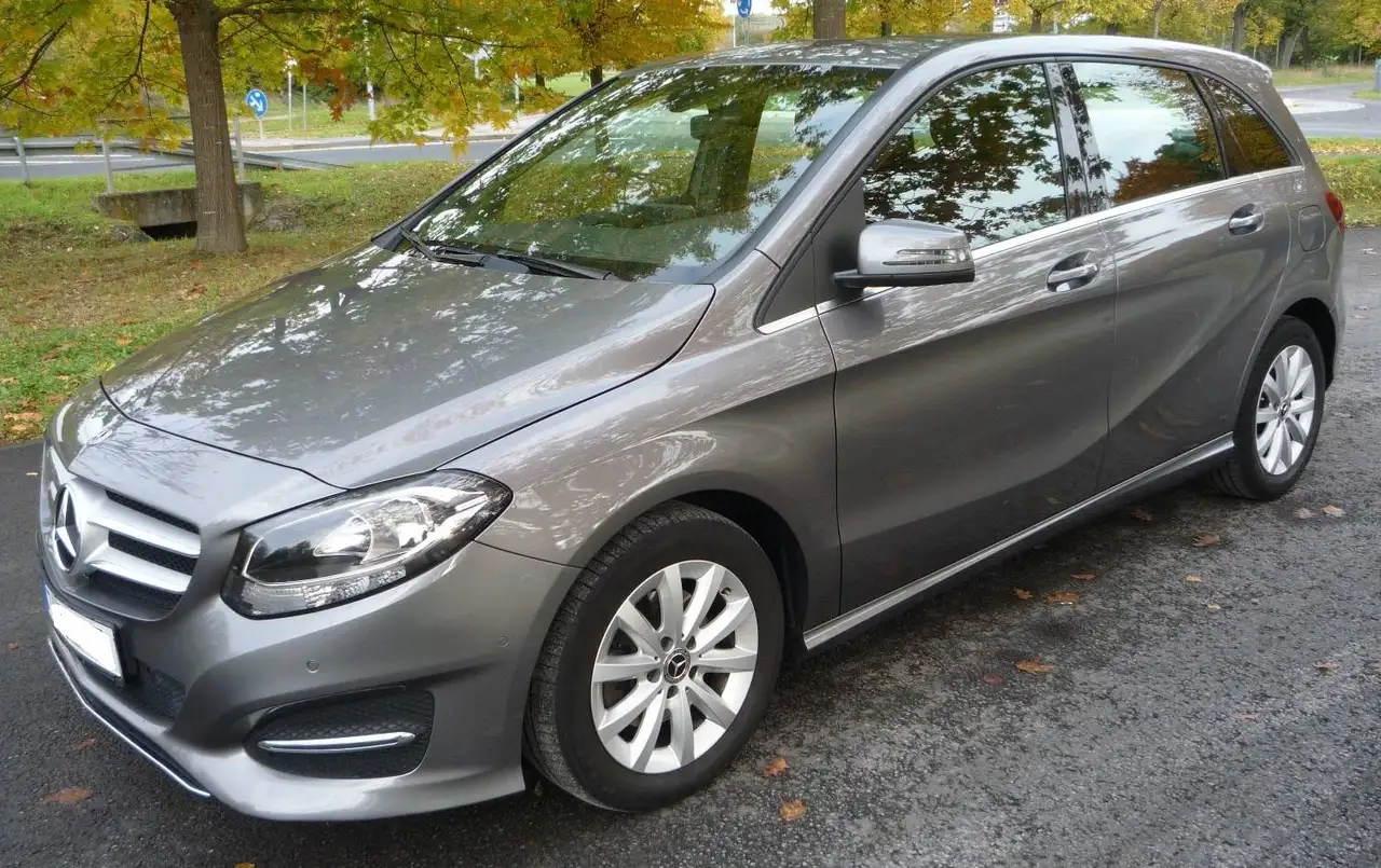 Mercedes-Benz B 180