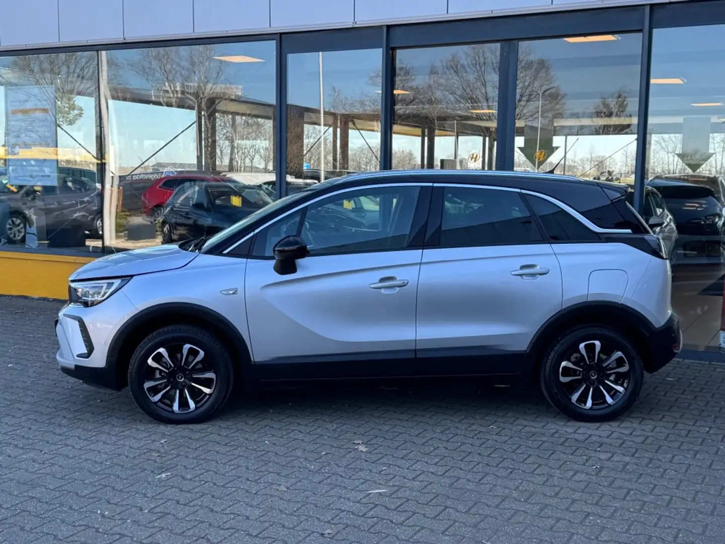 Opel Crossland 1.2 Turbo Elegance - panoramadak - camera - navi Zilver - 2