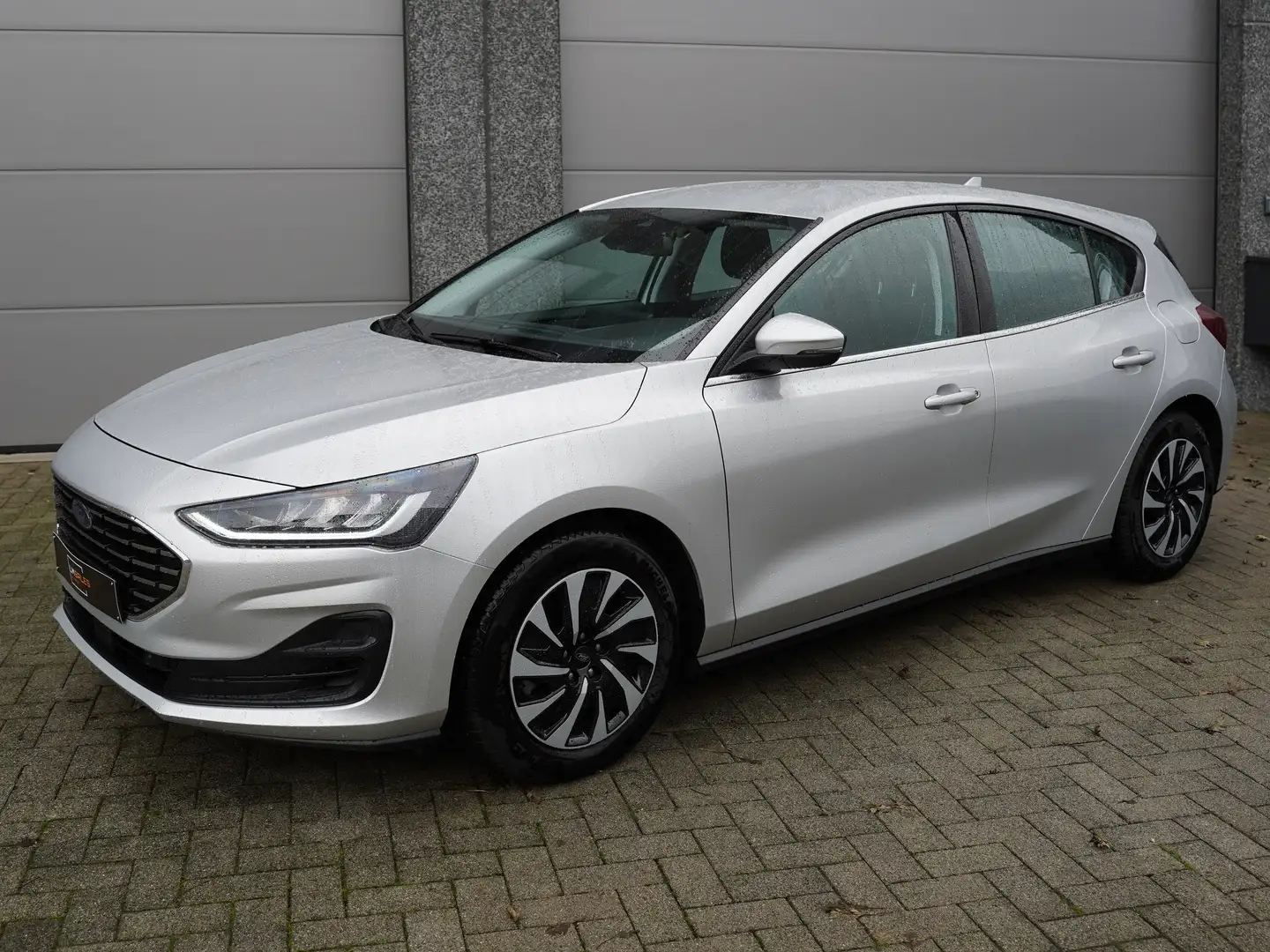 Ford Focus Active 1.0 *CARPLAY / GROOT SCHERM / CRUISE / PDC* Grijs - 2