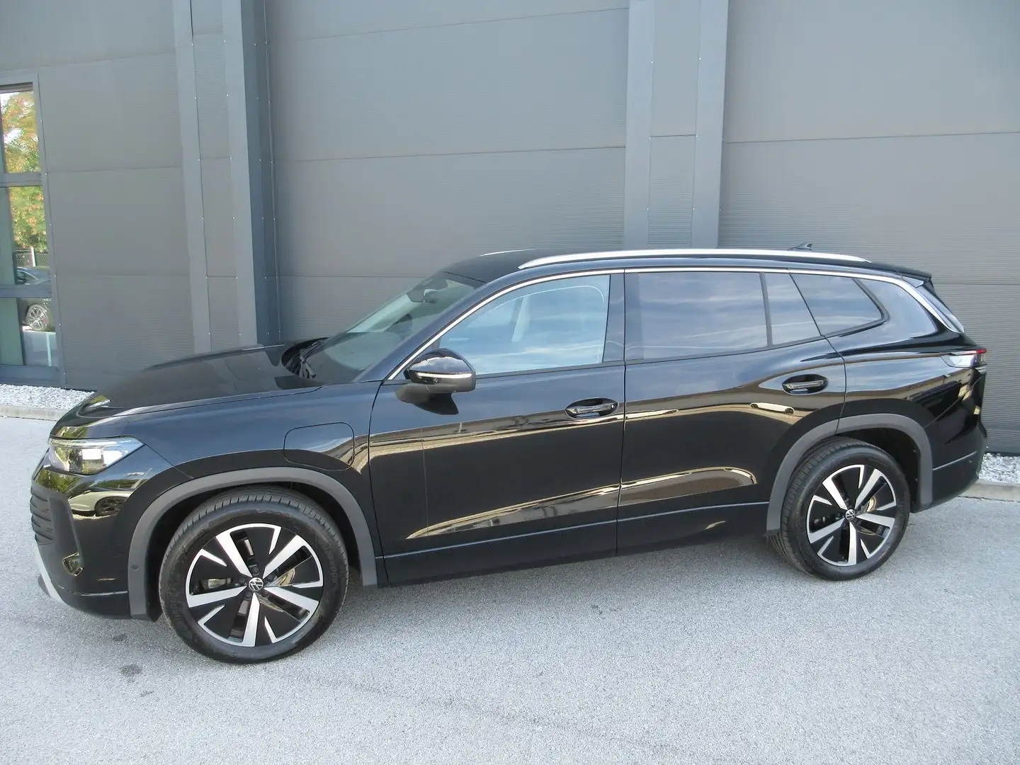 Volkswagen Tayron Friends eHybrid DSG 150kW Schwarz - 2