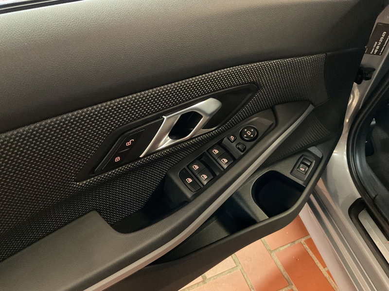 BMW 320 d xDrive Touring LED,Live Cockpit,Allrad — photo 13