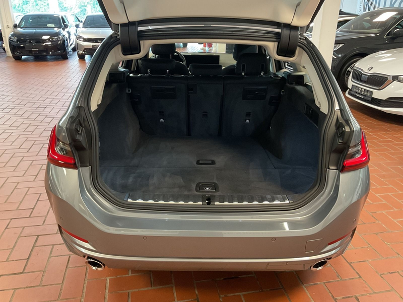 BMW 320 d xDrive Touring LED,Live Cockpit,Allrad — photo 11