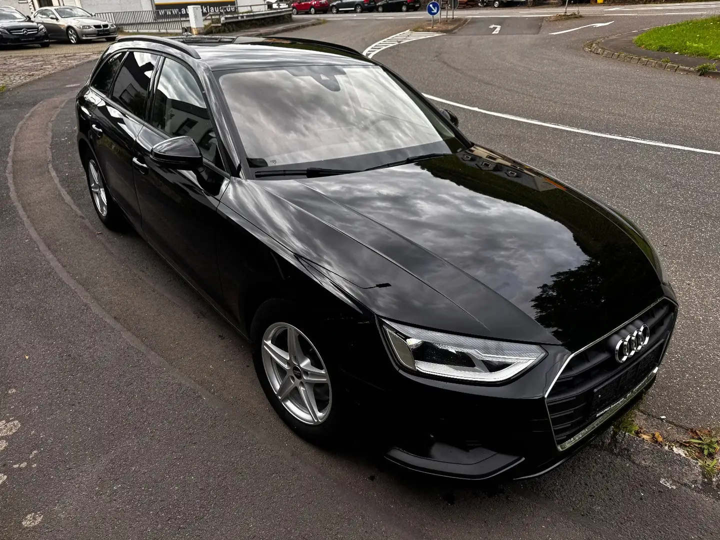 Audi A4 Avant 35 TFSI S tronic Schwarz - 1