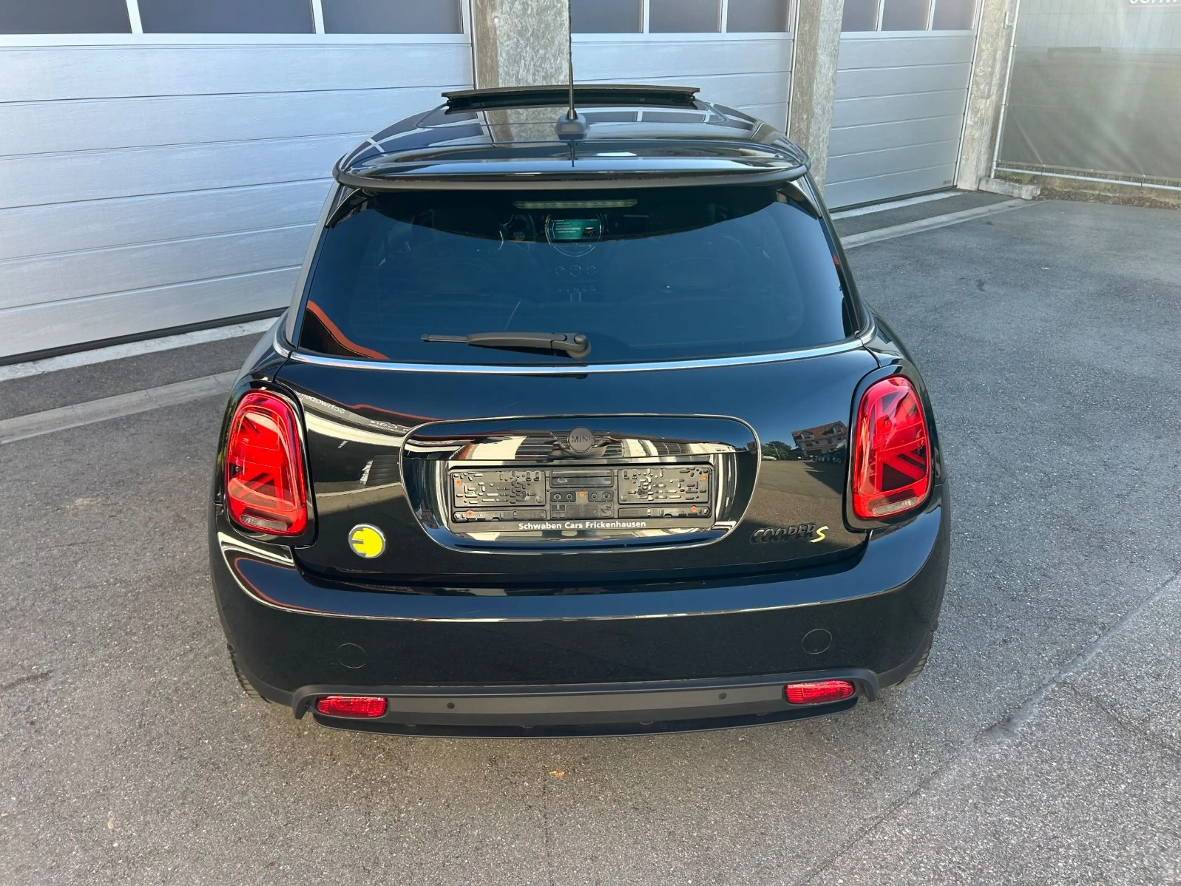 MINI Cooper SE Facelift Pano HUD HiFi H&K Kamera — photo 15