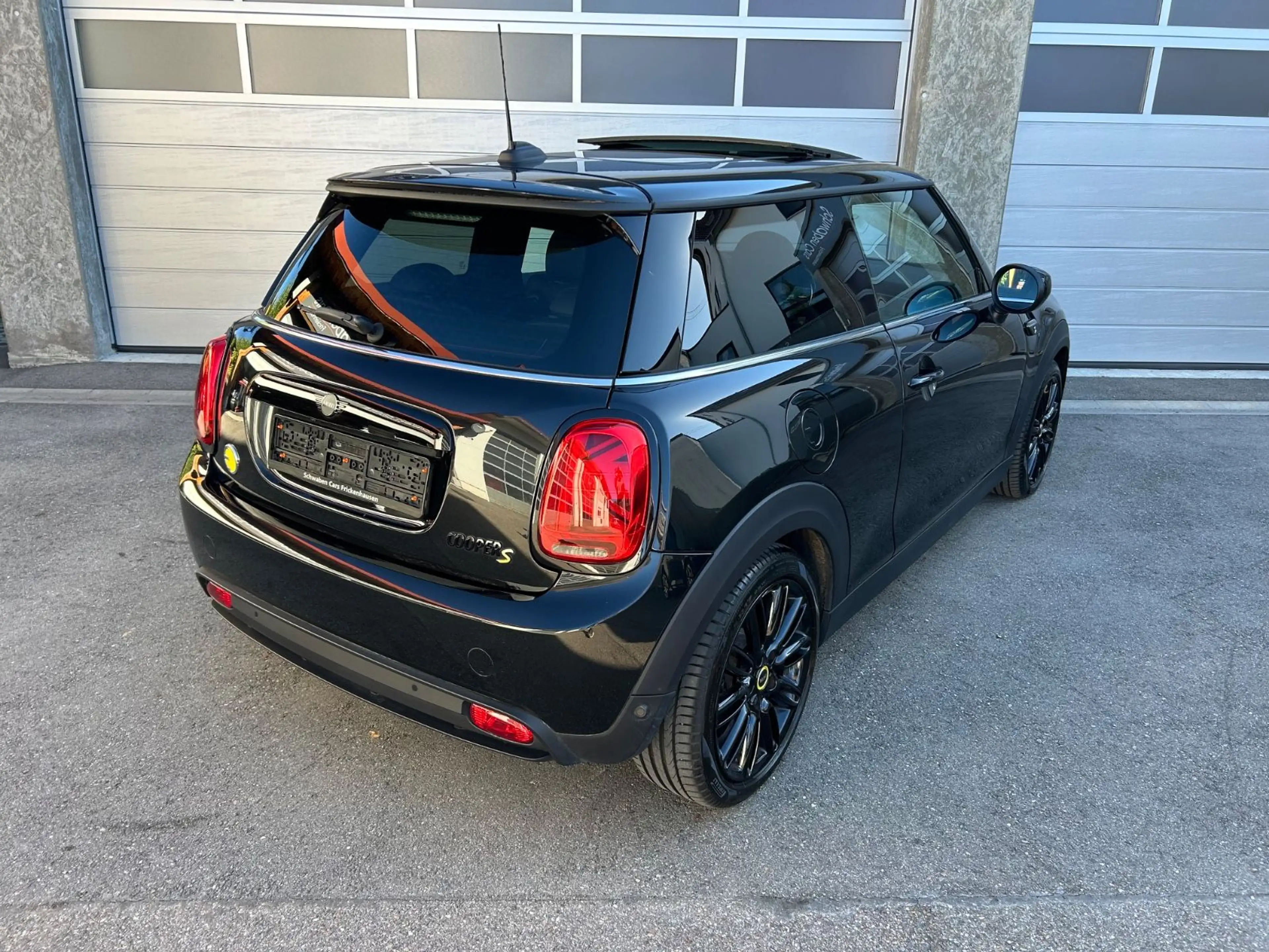 MINI Cooper SE Facelift Pano HUD HiFi H&K Kamera — photo 13