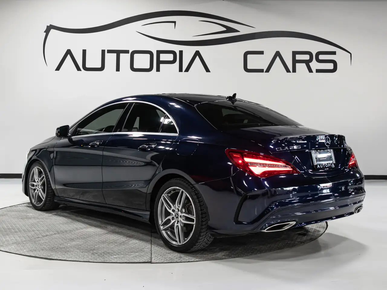 Mercedes-Benz CLA снимка Mercedes-Benz CLA