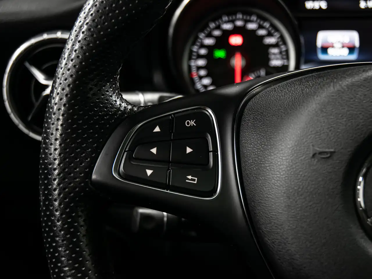 Mercedes-Benz CLA снимка Mercedes-Benz CLA