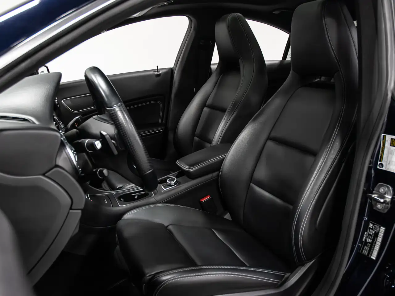 Mercedes-Benz CLA снимка Mercedes-Benz CLA