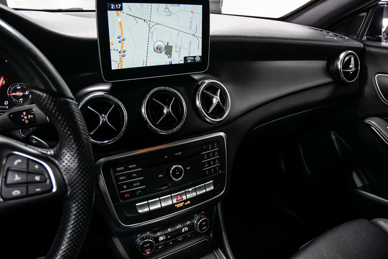 Mercedes-Benz CLA снимка Mercedes-Benz CLA