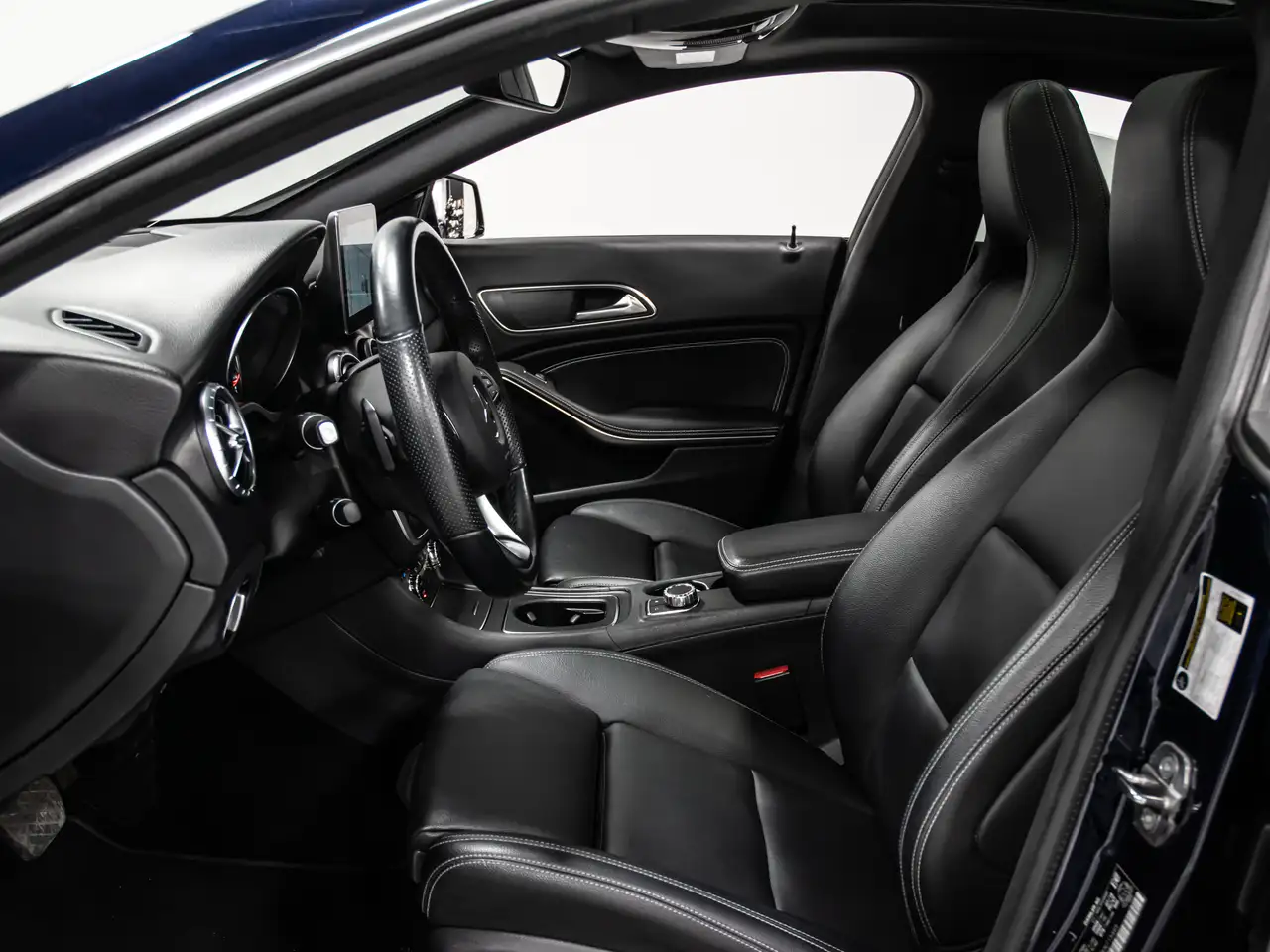 Mercedes-Benz CLA снимка Mercedes-Benz CLA