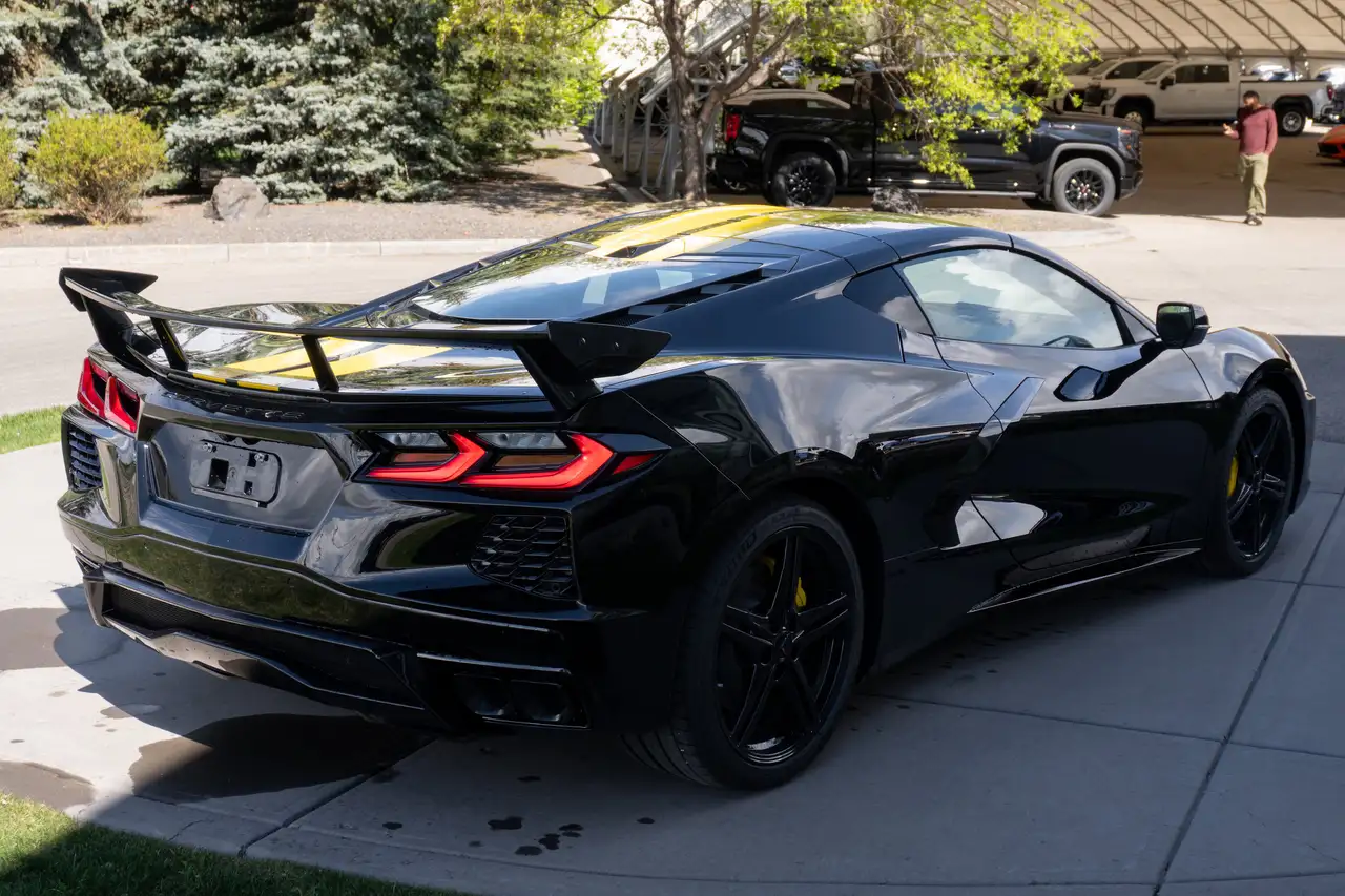 Chevrolet Corvette снимка Chevrolet Corvette