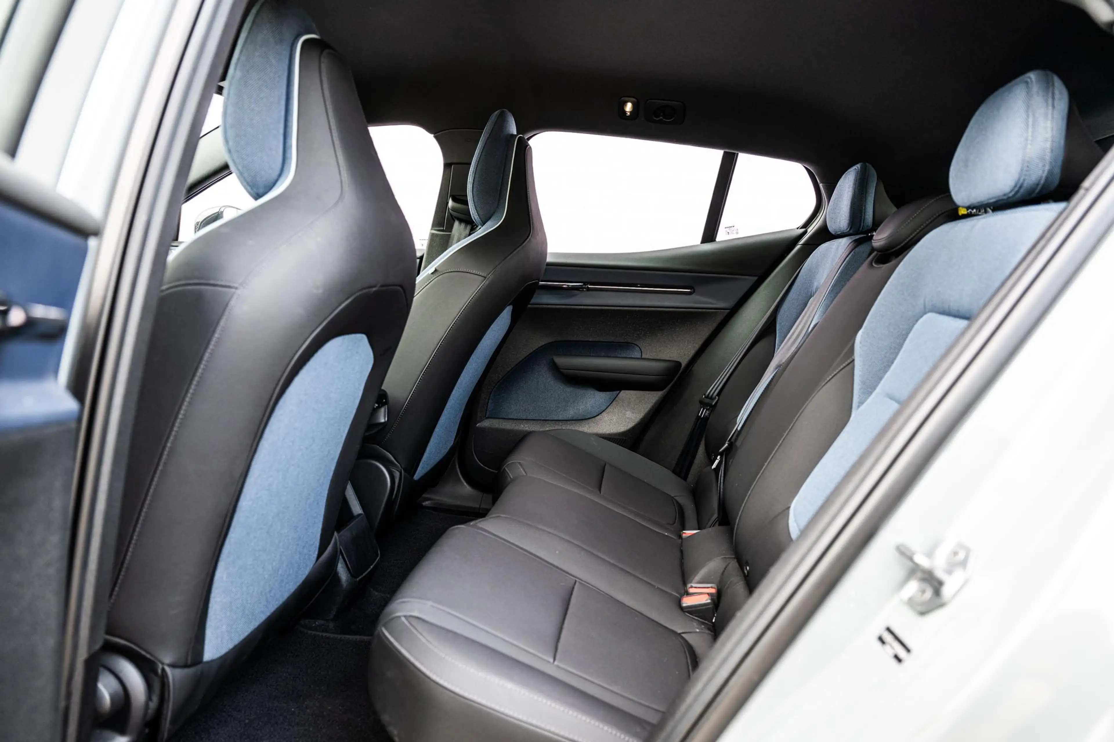 Volvo EX30 Single Motor Extended Range Plus 69 kWh | Stoel en — photo 7