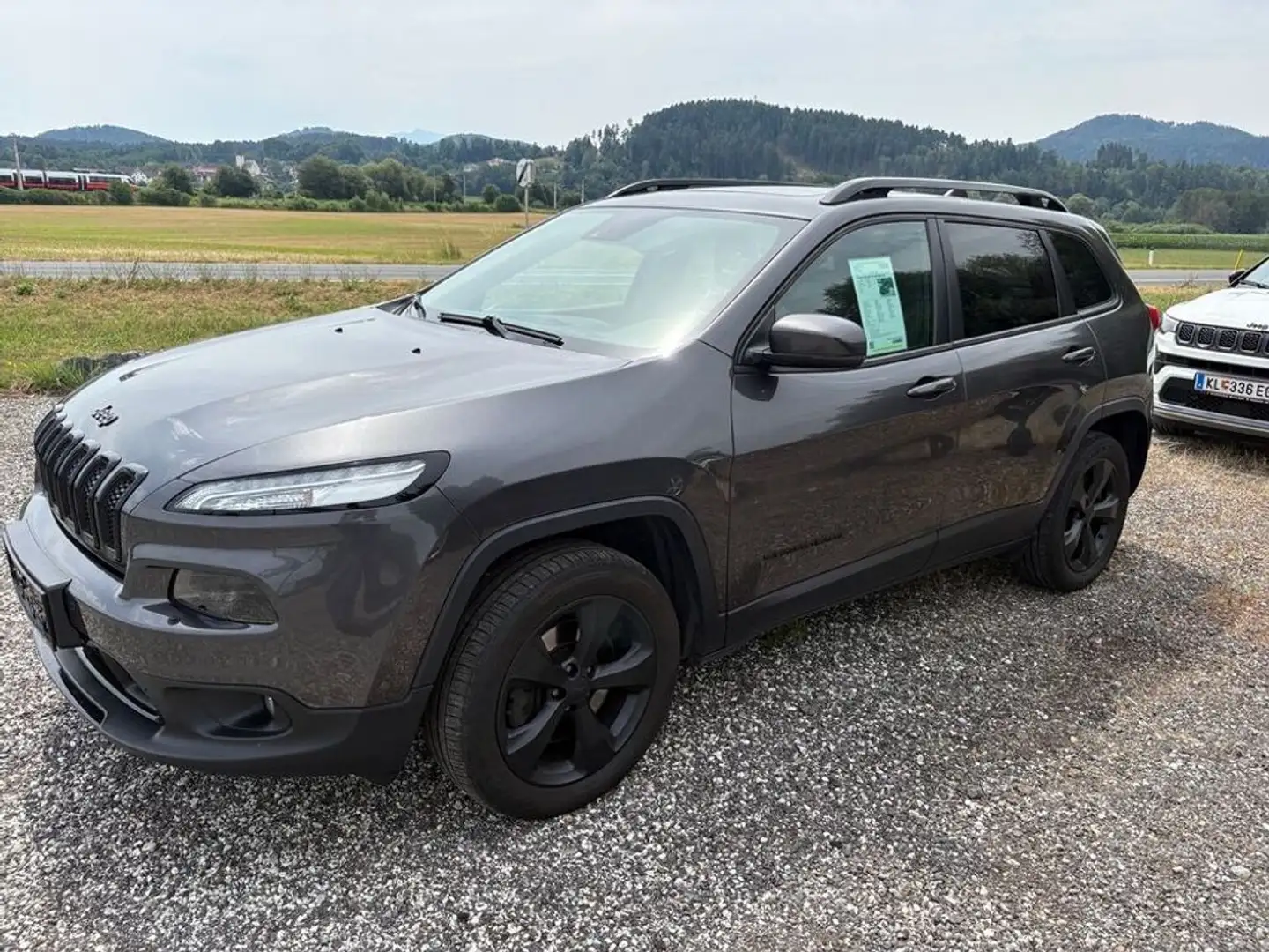 Jeep Cherokee 2,2 Mjet 200 9AT Night Eagle  4WD Grau - 2