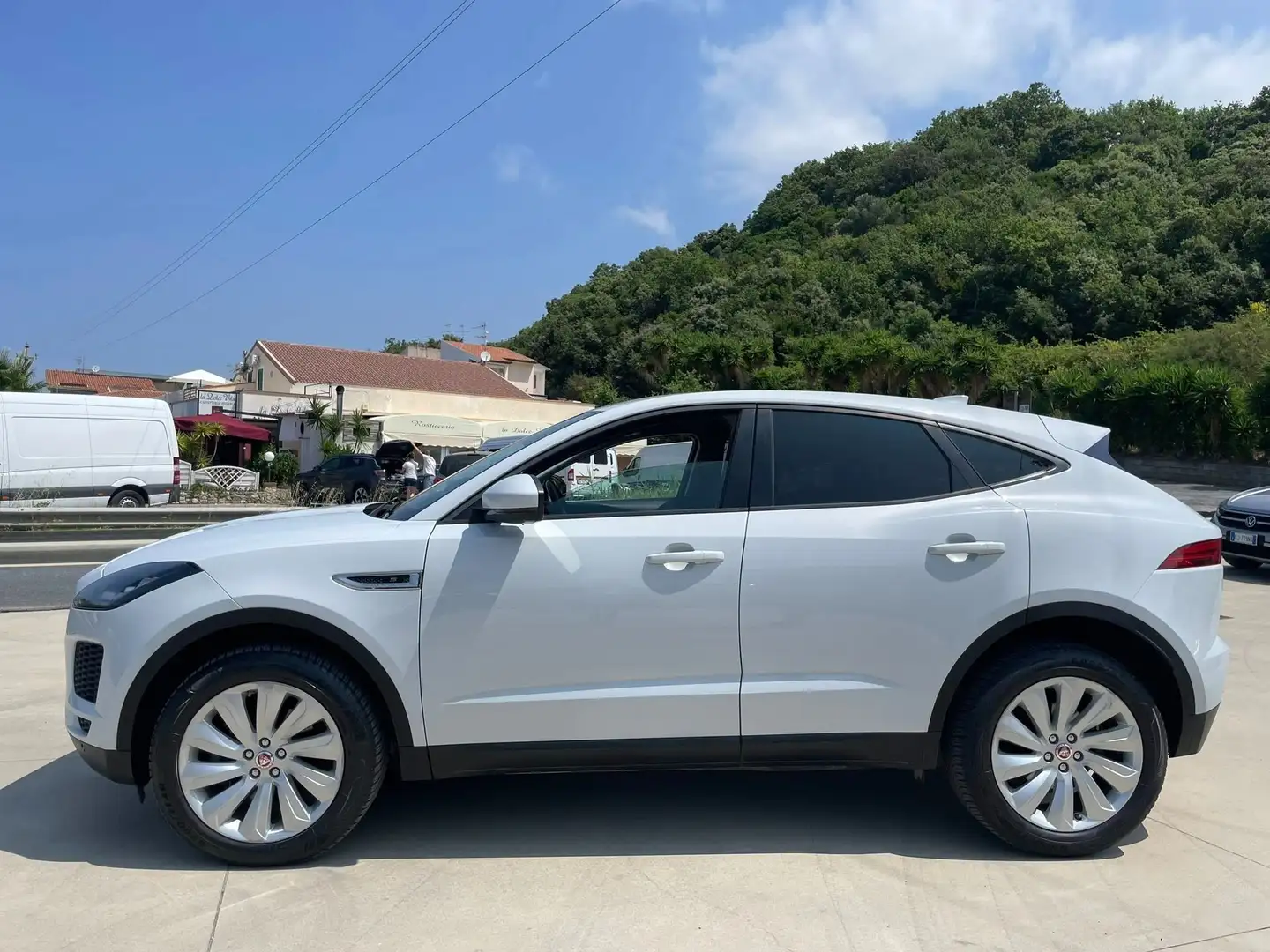 Jaguar E-Pace E-Pace 2.0d i4 R-Dynamic  150cv Blanco - 2