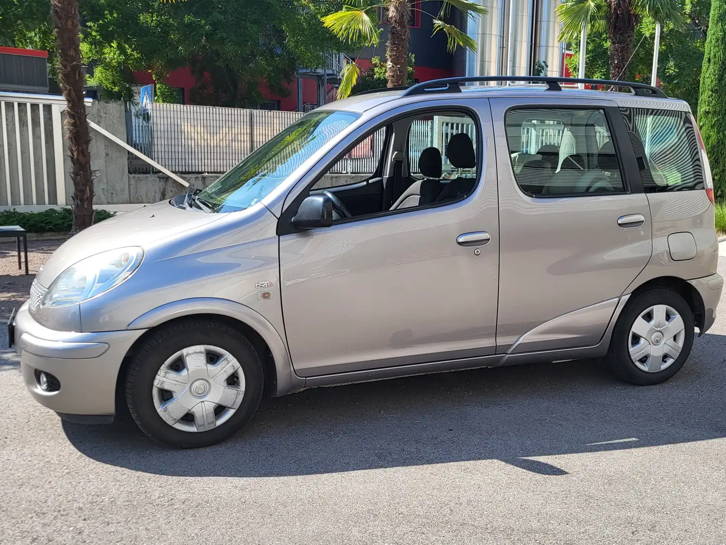 Toyota Yaris Yaris Verso 1.4 d-4d Sol Argento - 1
