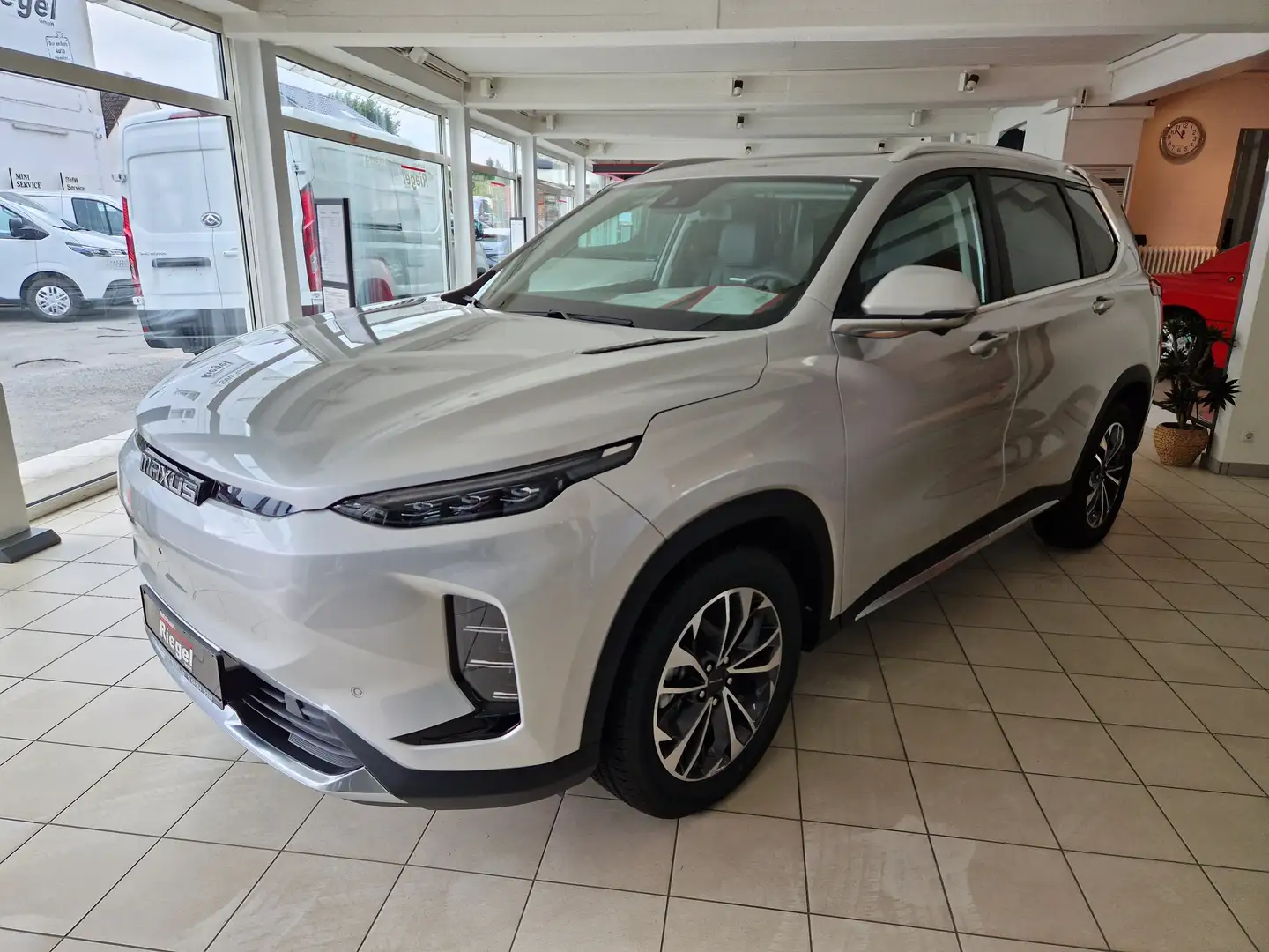 Maxus Euniq 6 Euniq 6 70kWh **SOFORT VERFÜGBAR** Silber - 1