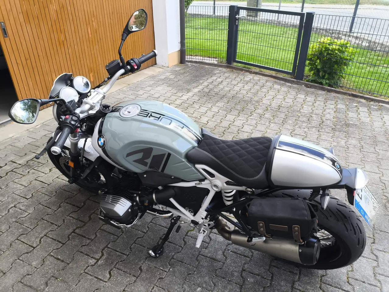 BMW R nineT