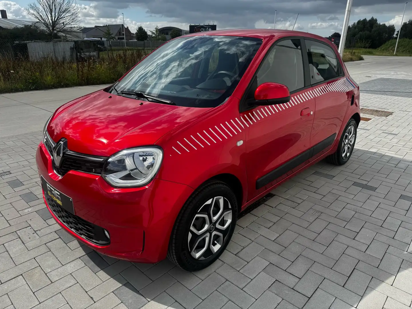 Renault Twingo Twingo SCe 75 LIMITED edition one 2.400 km Rood - 1
