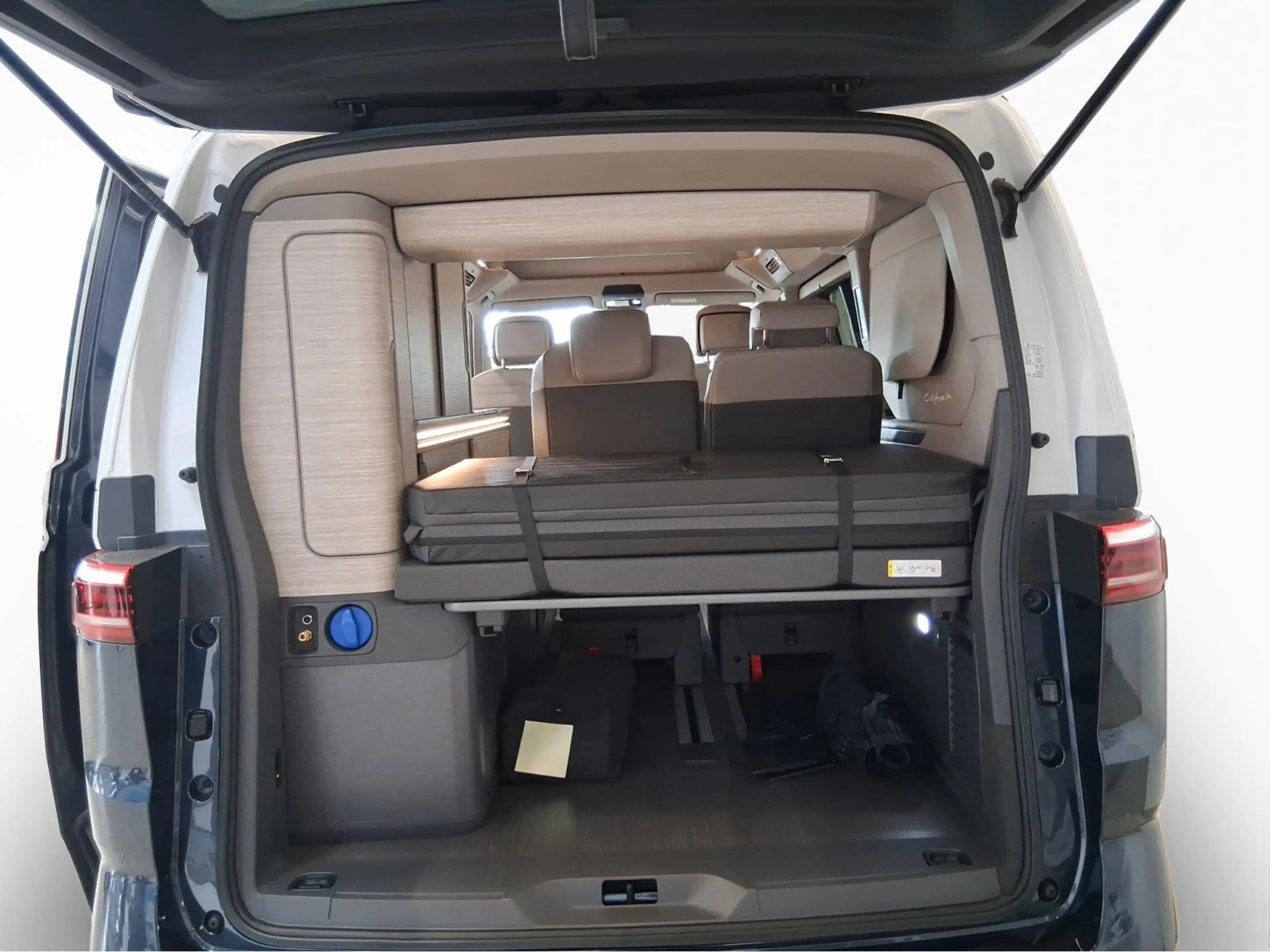 Volkswagen T7 California Ocean — photo 9