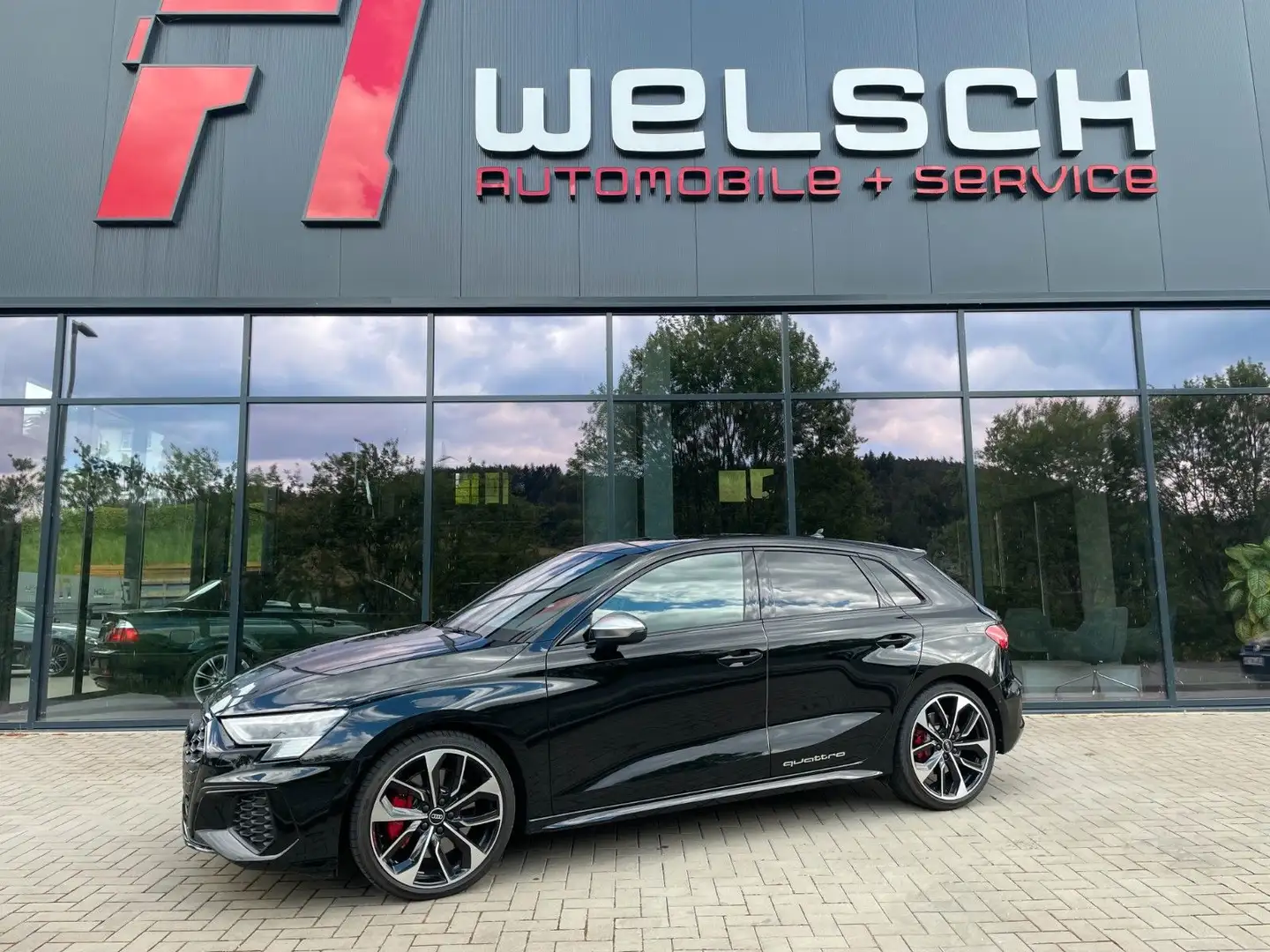 Audi S3 Sportback 2.0 TFSI quattro basis Schwarz - 1