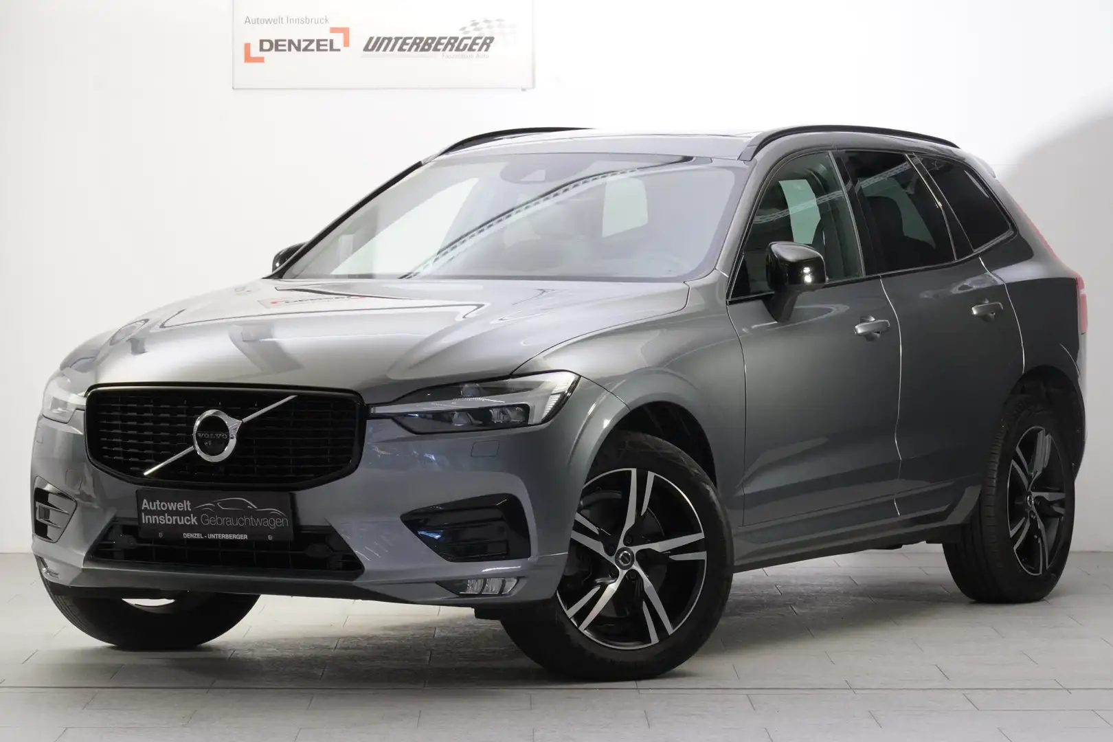 Volvo XC60 B4 R Design AWD Geartronic Grijs - 2