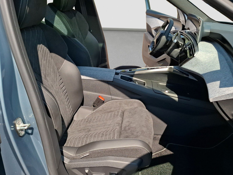 Peugeot 5008 Elektromotor 230 Long Range GT — photo 11