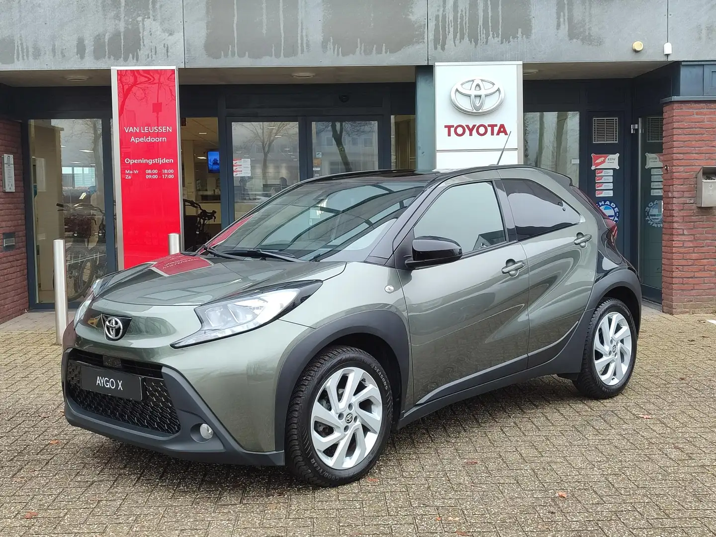 Toyota Aygo X 1.0 VVT-i AUTOMAAT PULSE STOELVERWARMING 4S-BANDEN Vert - 1
