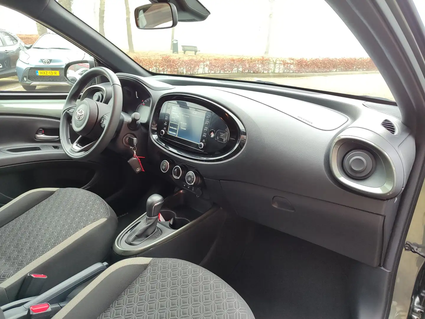 Toyota Aygo X 1.0 VVT-i AUTOMAAT PULSE STOELVERWARMING 4S-BANDEN Vert - 2