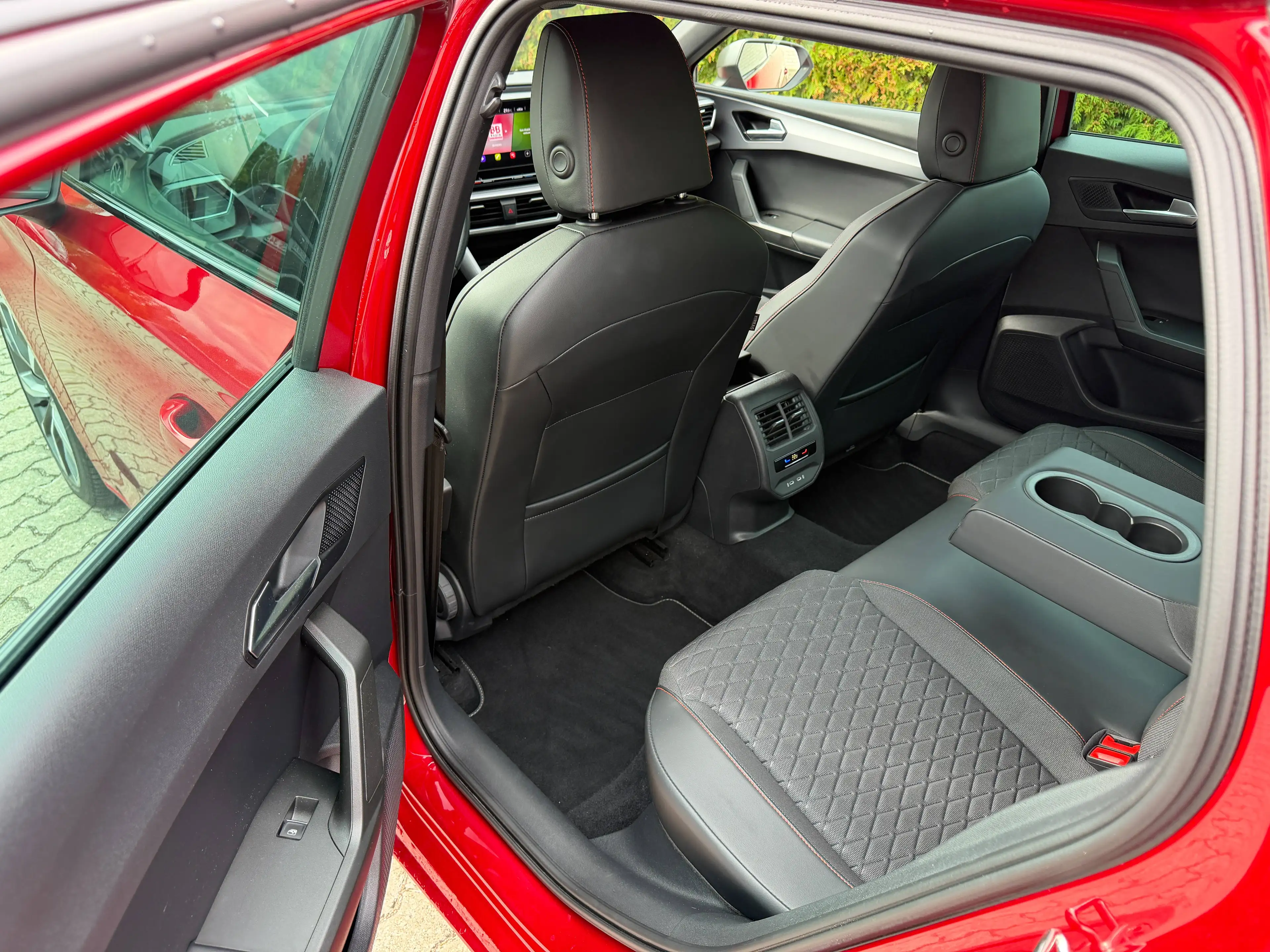 SEAT Leon Leon Sportstourer Sportstourer 1.5 eTSI ACT OPF DSG FR — photo 4