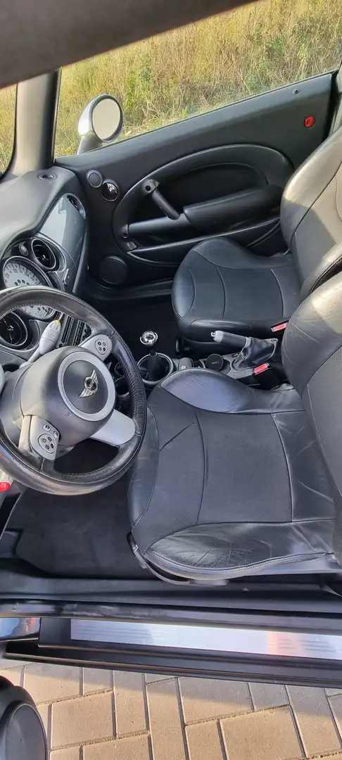 MINI Cooper Cabrio 1.6 Zwart - 2