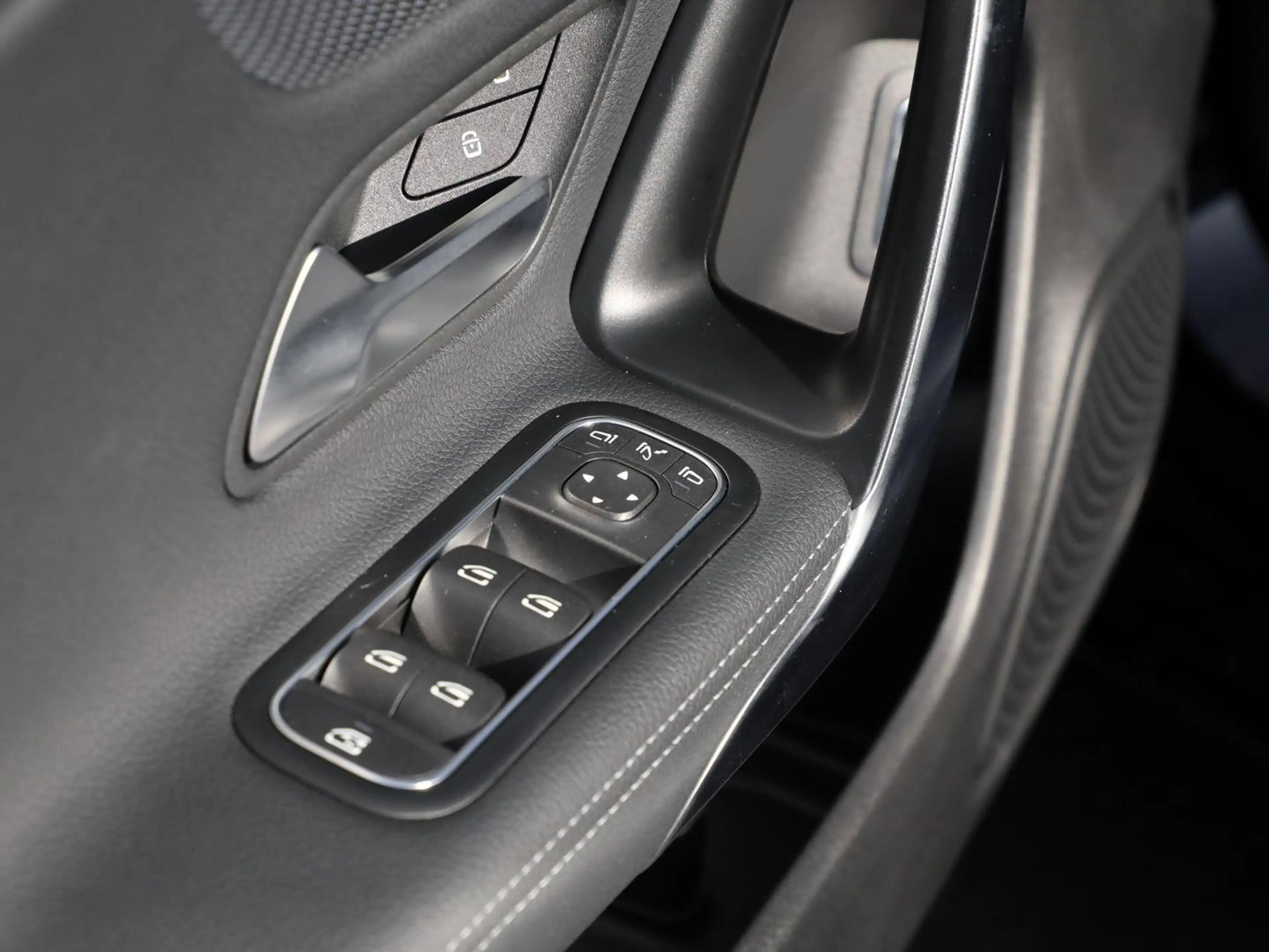 Mercedes-Benz CLA 200 Progressive Kamera Ambiente Keyless-Go — photo 14