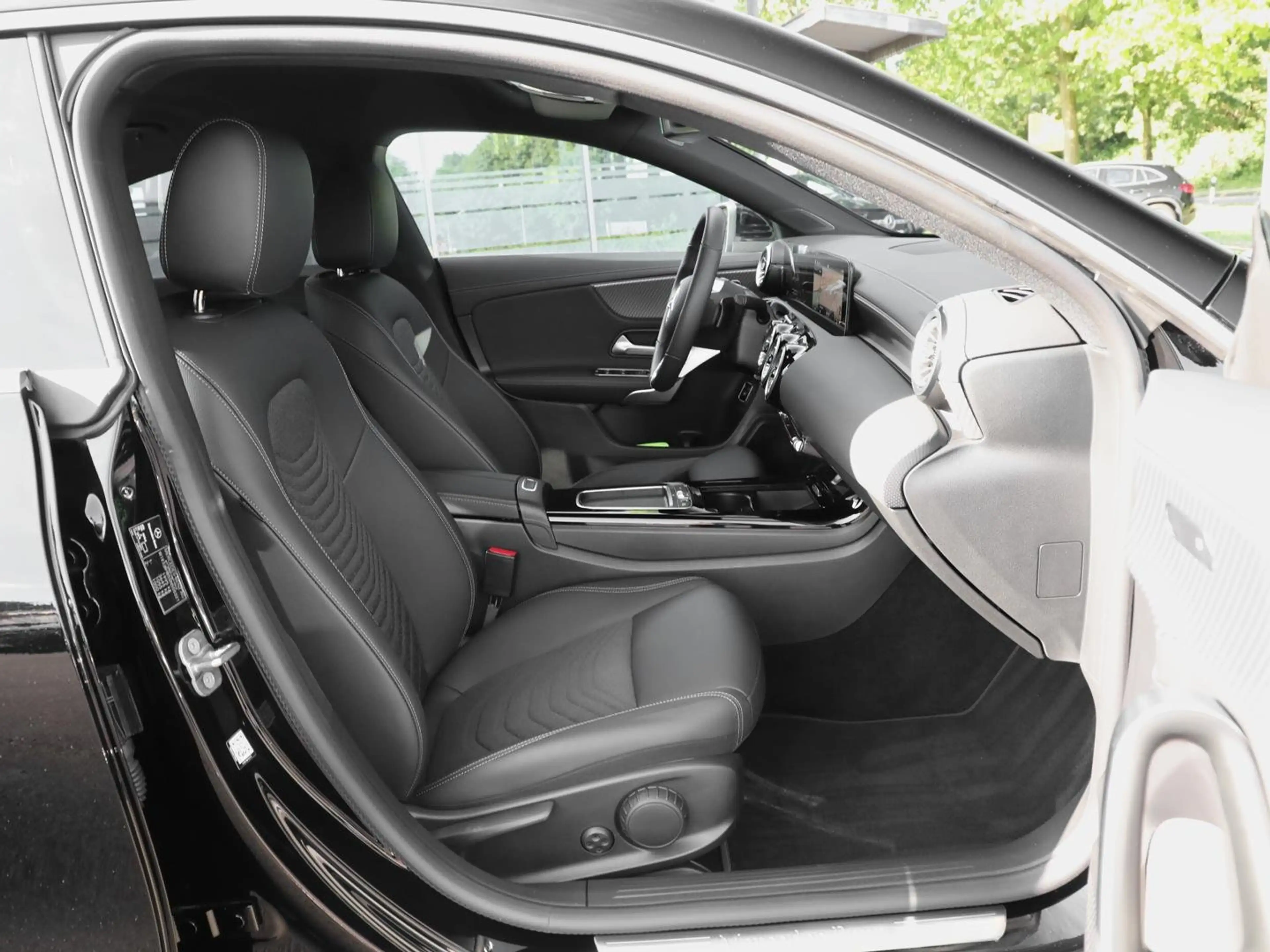 Mercedes-Benz CLA 200 Progressive Kamera Ambiente Keyless-Go — photo 6