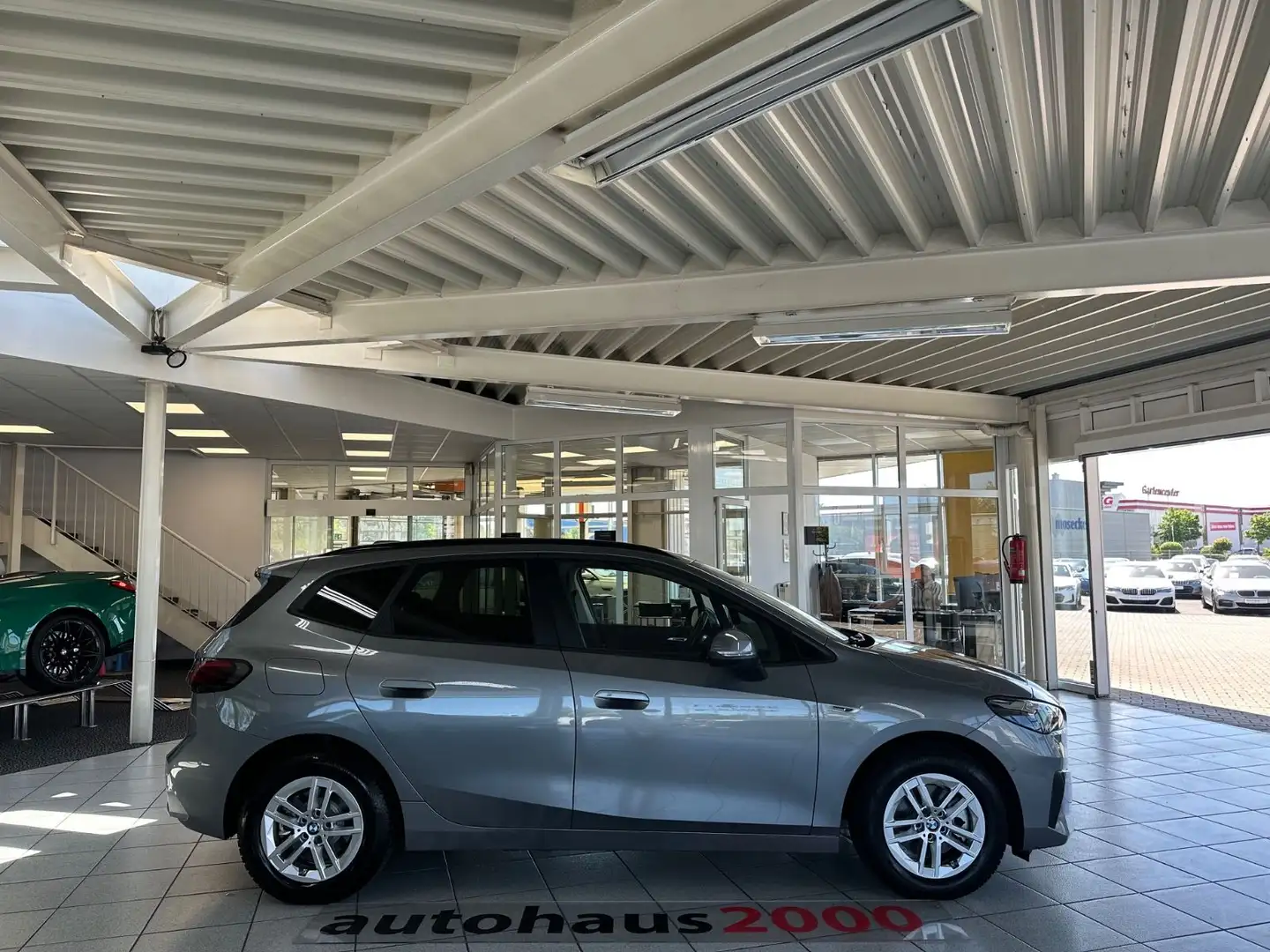 BMW 225 225e Active Tourer Sport Line WIDESCREEN/PANO Grau - 2