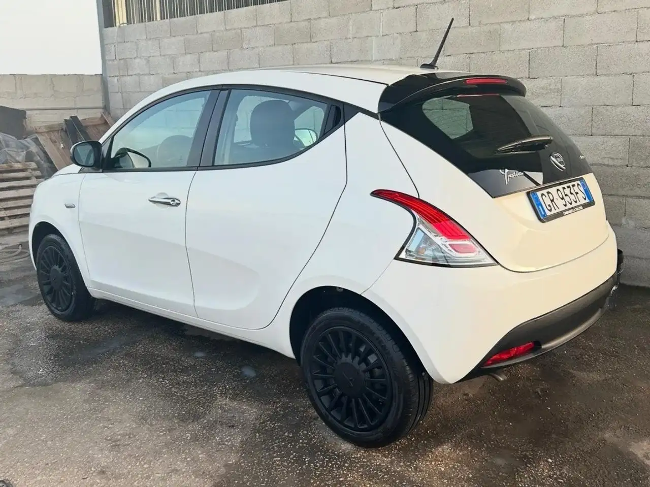 Lancia Ypsilon 2023 — фото 11
