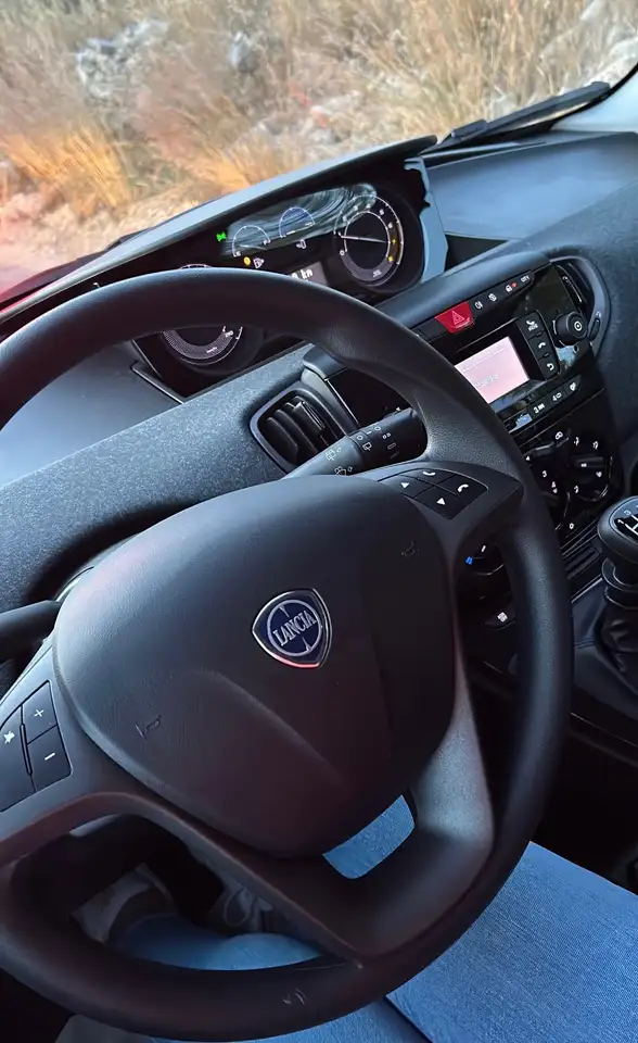 Lancia Ypsilon 2023 — фото 7
