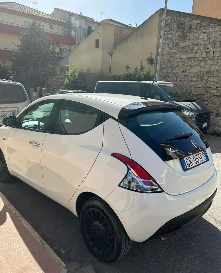 Lancia Ypsilon 2023