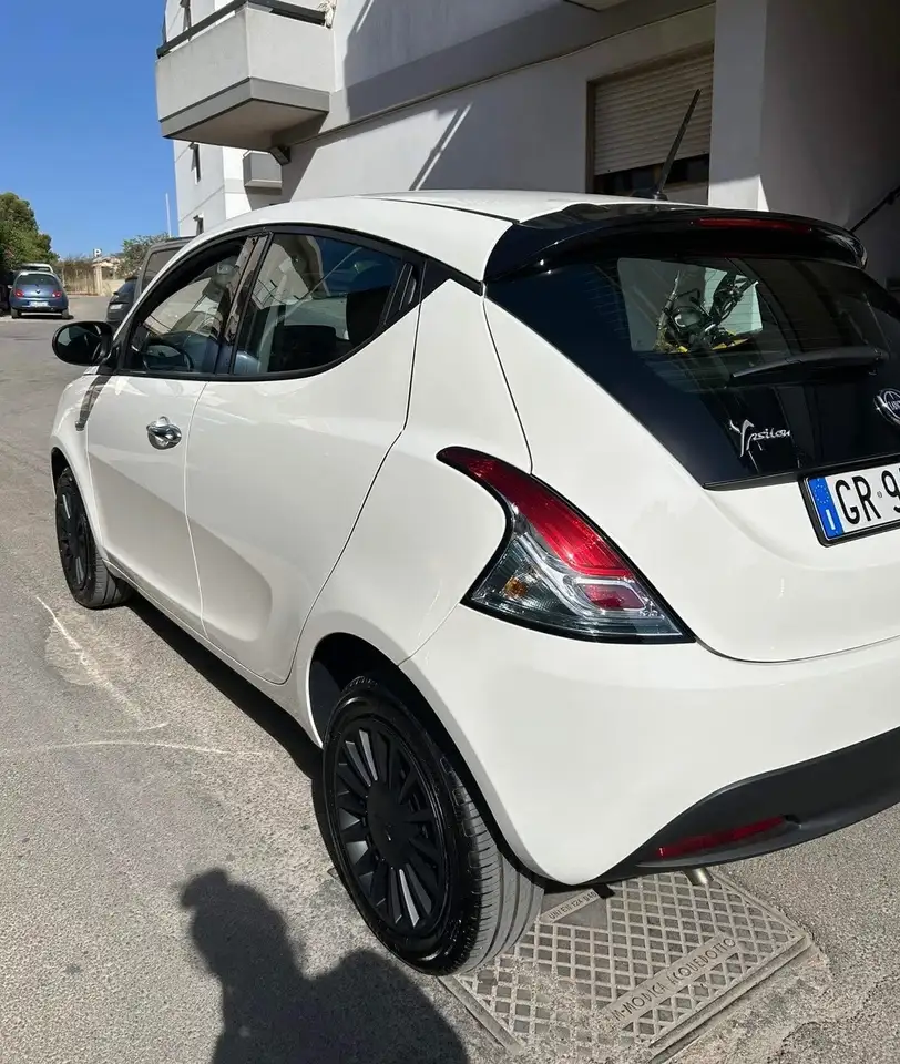 Lancia Ypsilon 2023