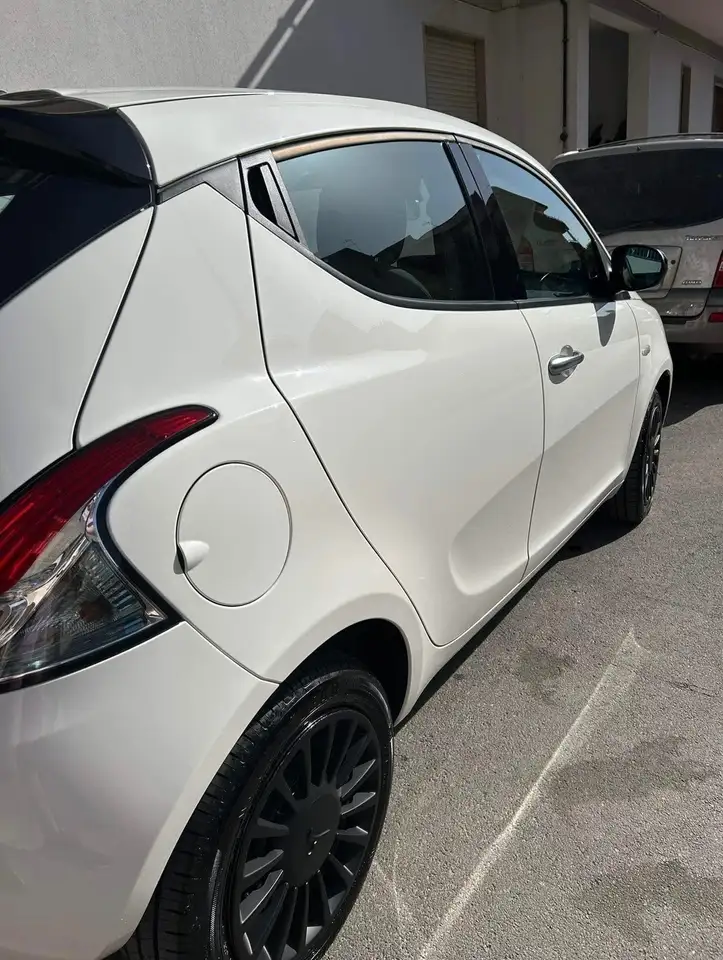 Lancia Ypsilon 2023