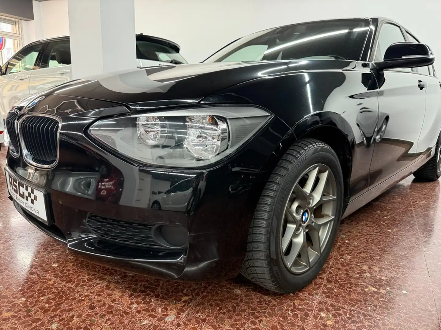 BMW 116 114i Essential Edition Negro - 2