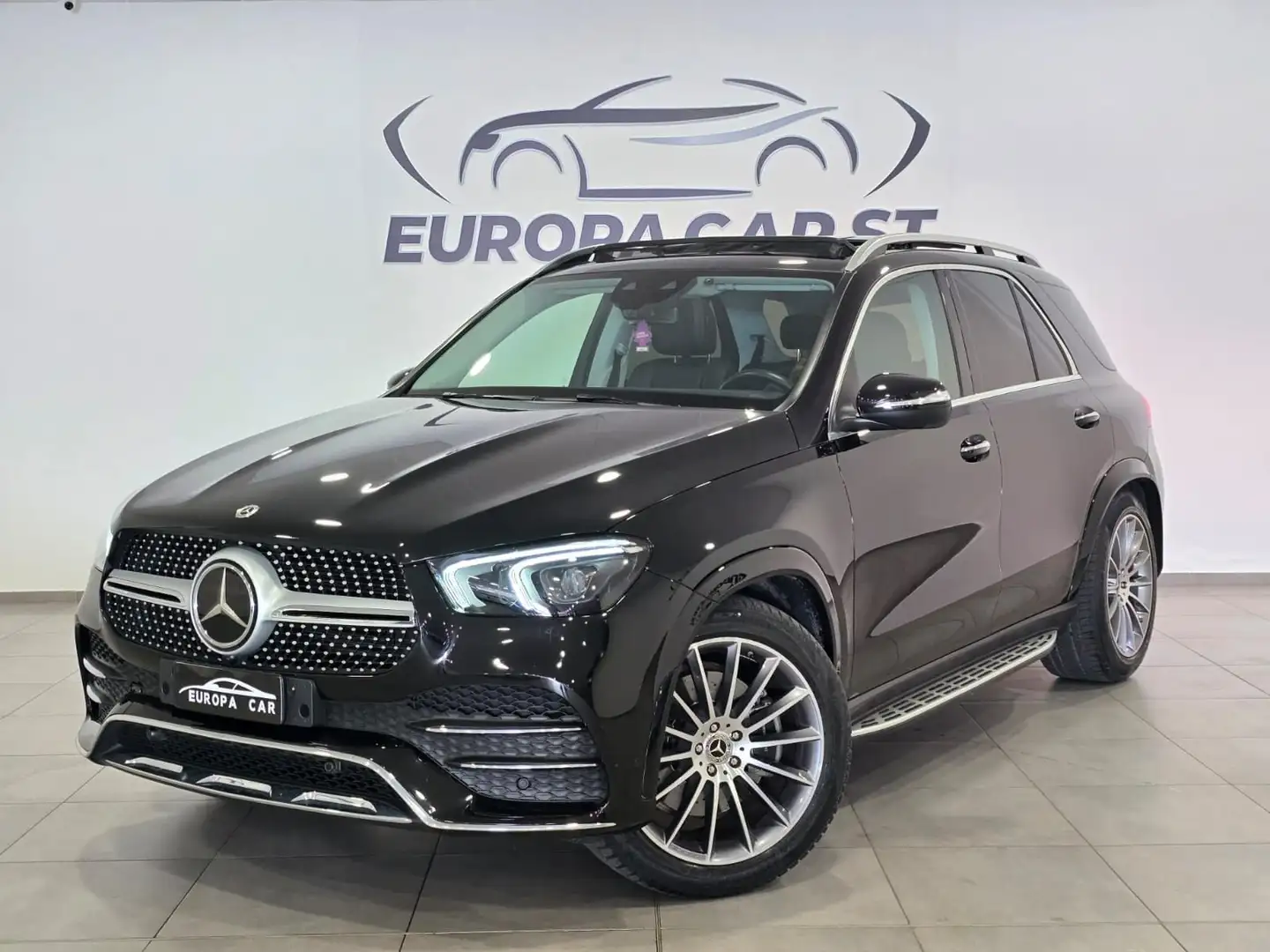 Mercedes-Benz GLE 300 300 d 4Matic Mild Hybrid AMG Line Premium Zwart - 1