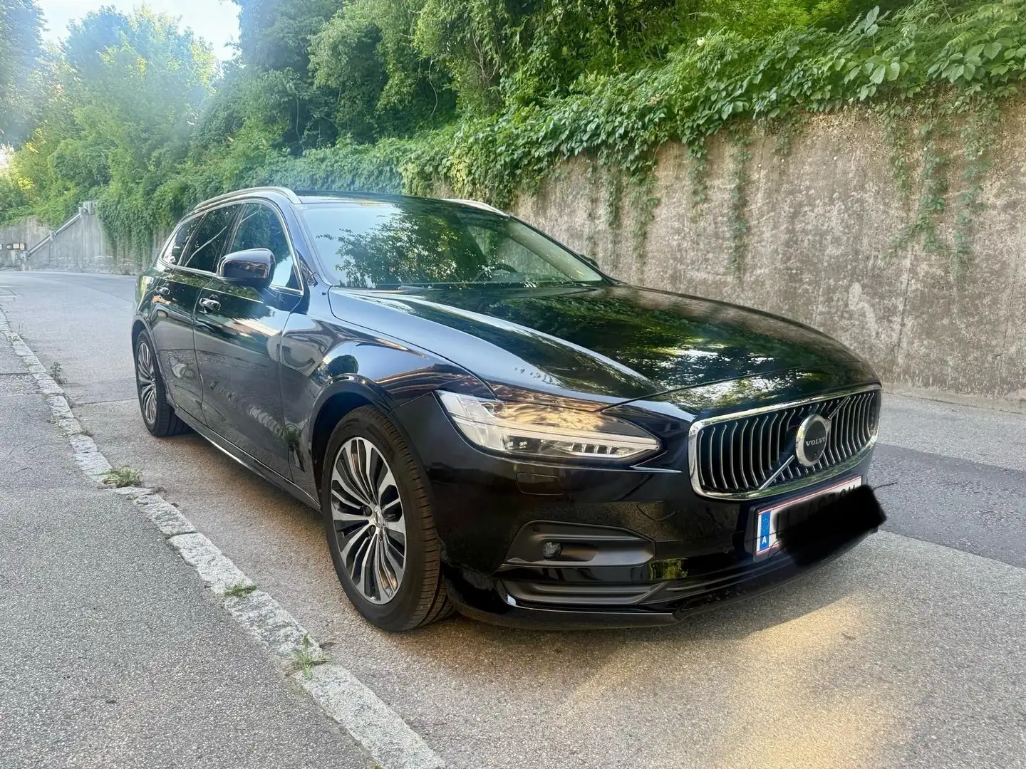 Volvo V90 2.0 D5 Momentum Pro AWD Schwarz - 2